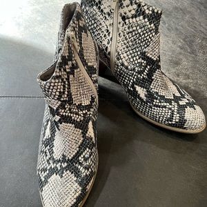 Vionic leather snake print bootie, size 10.